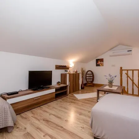 Scerbe Gordana & Miljenko Rab - One Bedroom With Terrace 3 * Rab Town